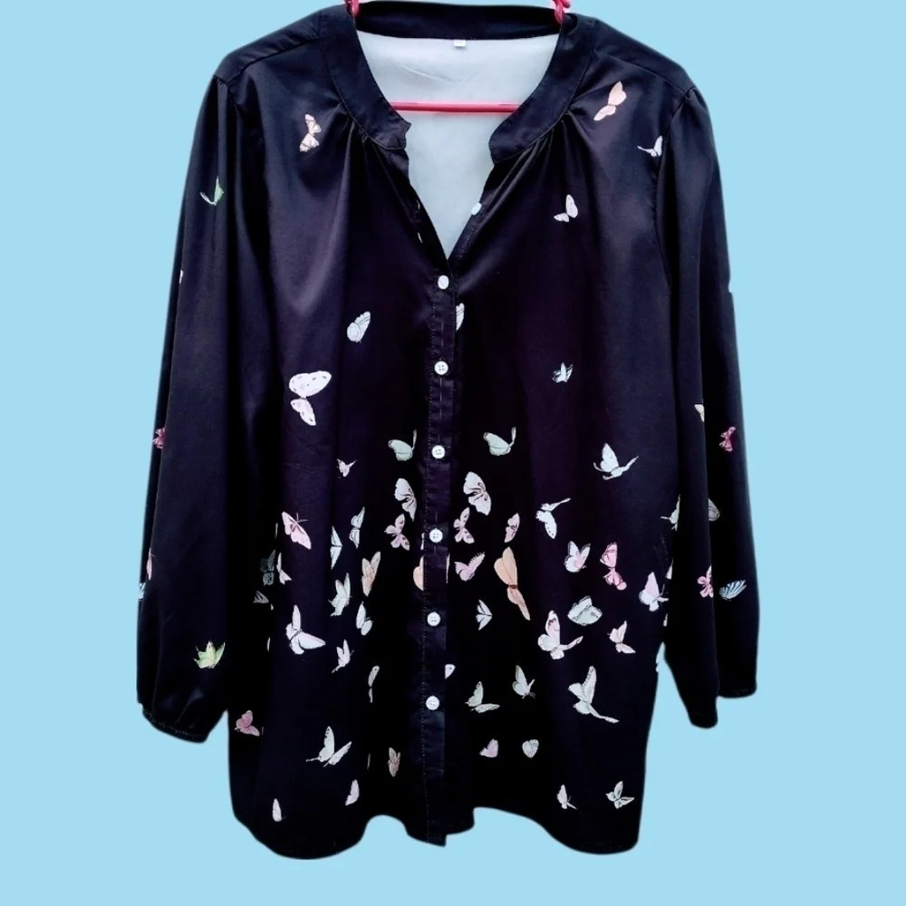 NWOT Butterfly Printed Blouse Round Neck Three-Quarter Sleeve.  C69​​​​​